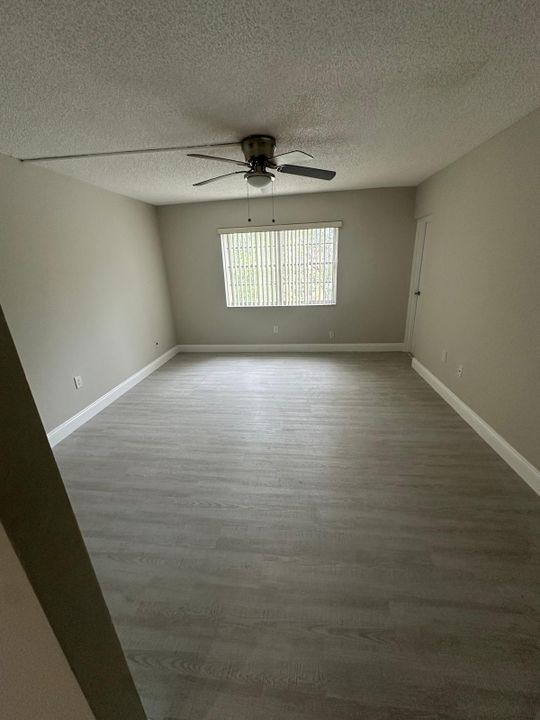 For Sale: $195,000 (2 beds, 2 baths, 1290 Square Feet)