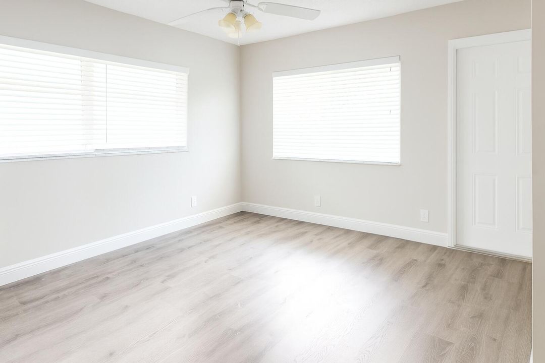 合同活跃: $1,750 (1 贝兹, 1 浴室, 700 平方英尺)