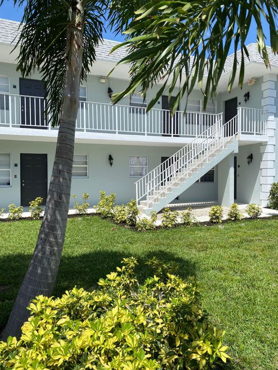 合同活跃: $1,750 (1 贝兹, 1 浴室, 700 平方英尺)