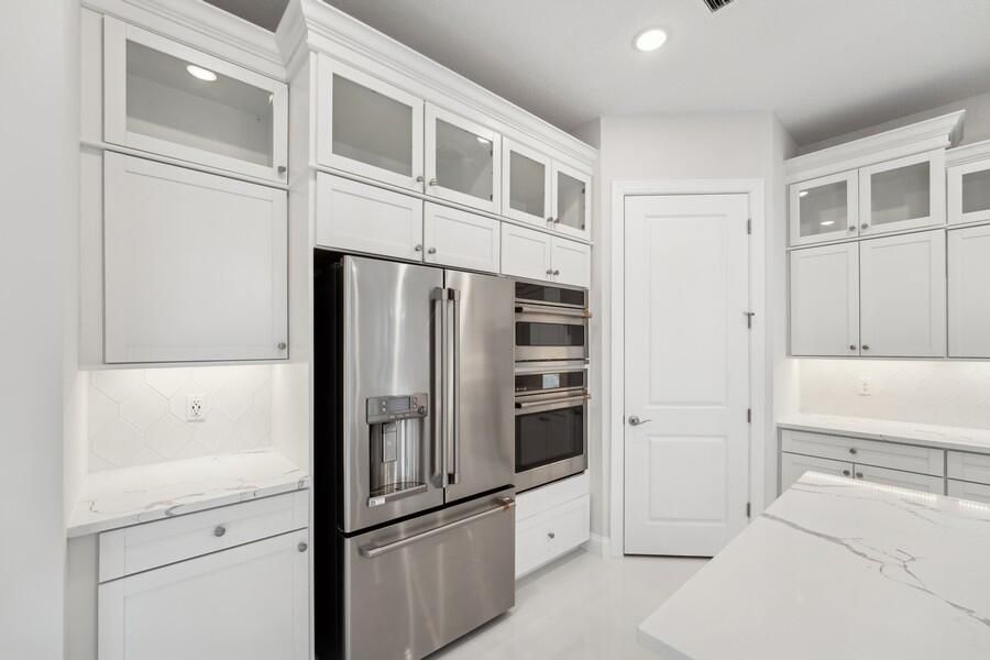 For Sale: $569,995 (3 beds, 3 baths, 2809 Square Feet)