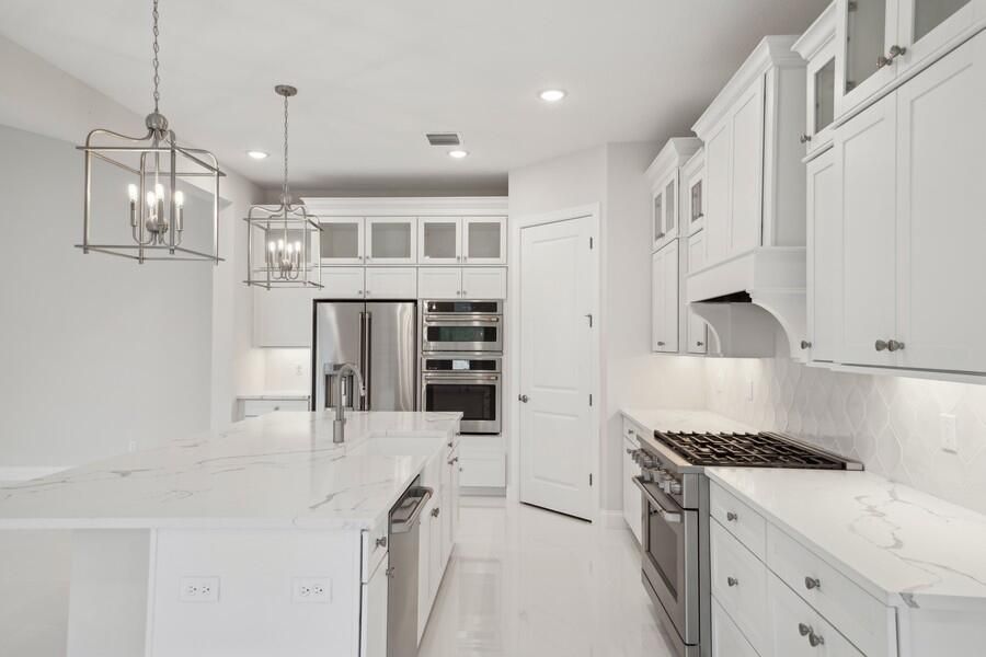 For Sale: $569,995 (3 beds, 3 baths, 2809 Square Feet)