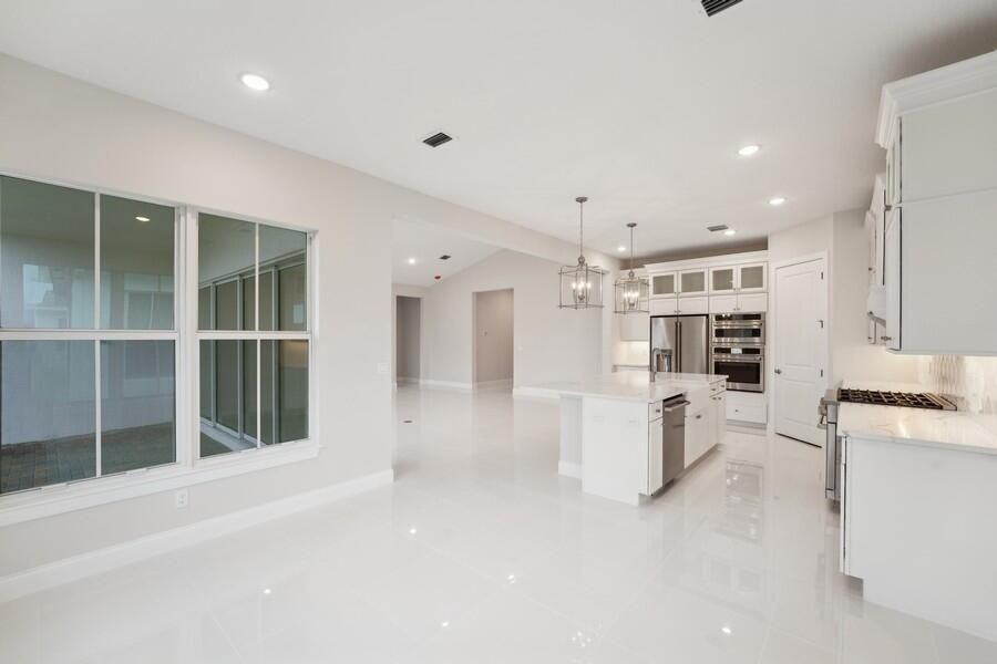 For Sale: $569,995 (3 beds, 3 baths, 2809 Square Feet)