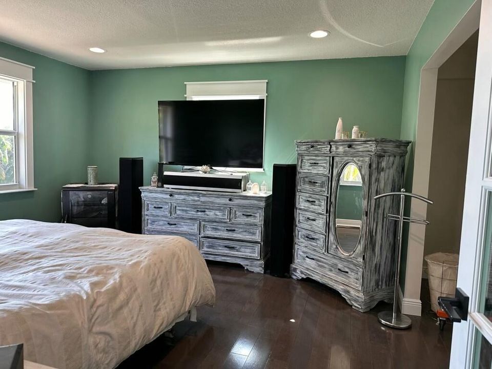 For Rent: $9,500 (4 beds, 2 baths, 2794 Square Feet)