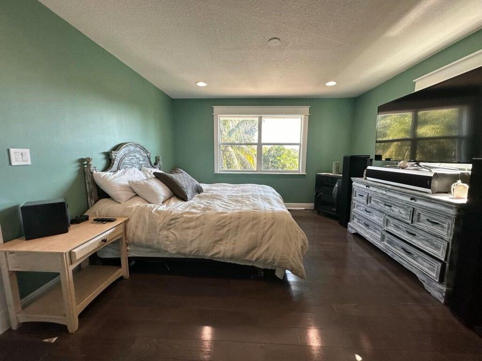 For Rent: $9,500 (4 beds, 2 baths, 2794 Square Feet)