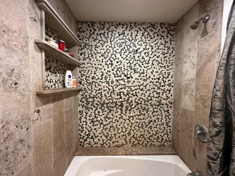 For Rent: $9,500 (4 beds, 2 baths, 2794 Square Feet)