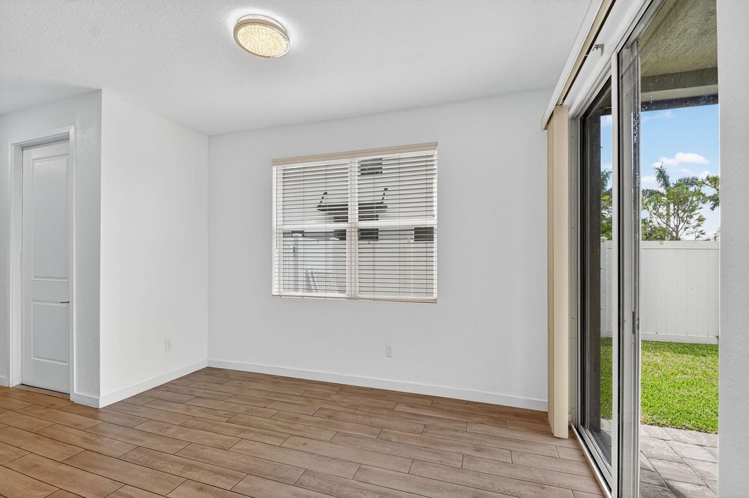 Под контрактом: $513,000 (4 спален, 3 ванн, 1883 Квадратных фут)