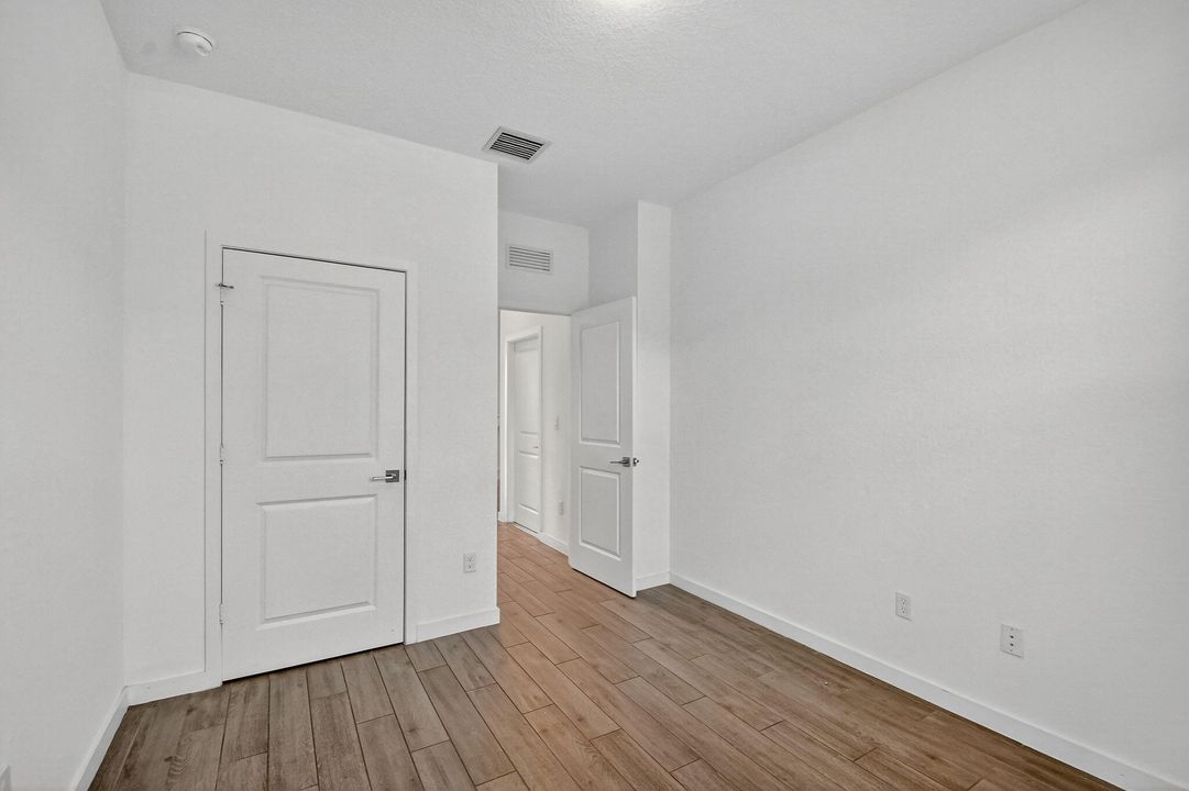 Под контрактом: $513,000 (4 спален, 3 ванн, 1883 Квадратных фут)