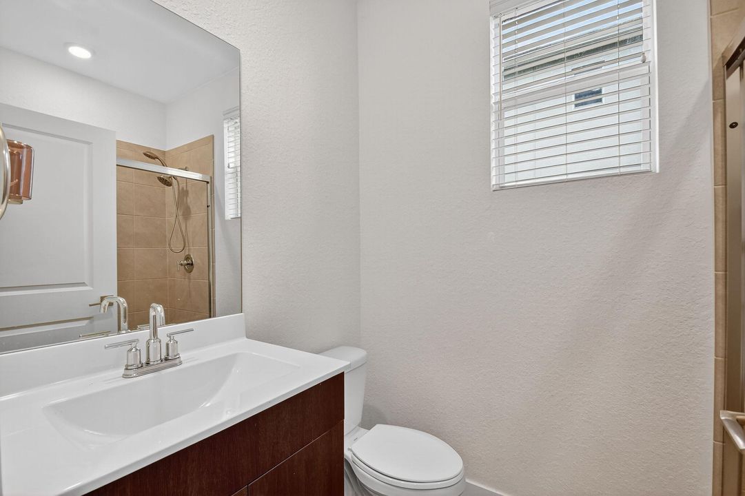 Под контрактом: $513,000 (4 спален, 3 ванн, 1883 Квадратных фут)