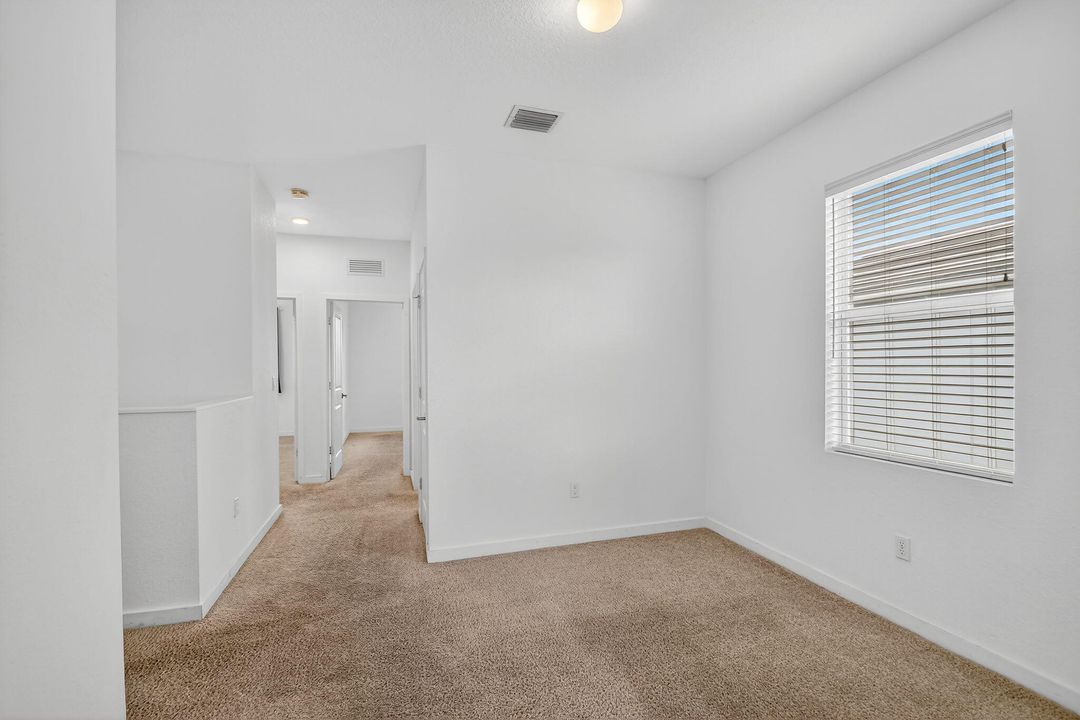 Под контрактом: $513,000 (4 спален, 3 ванн, 1883 Квадратных фут)