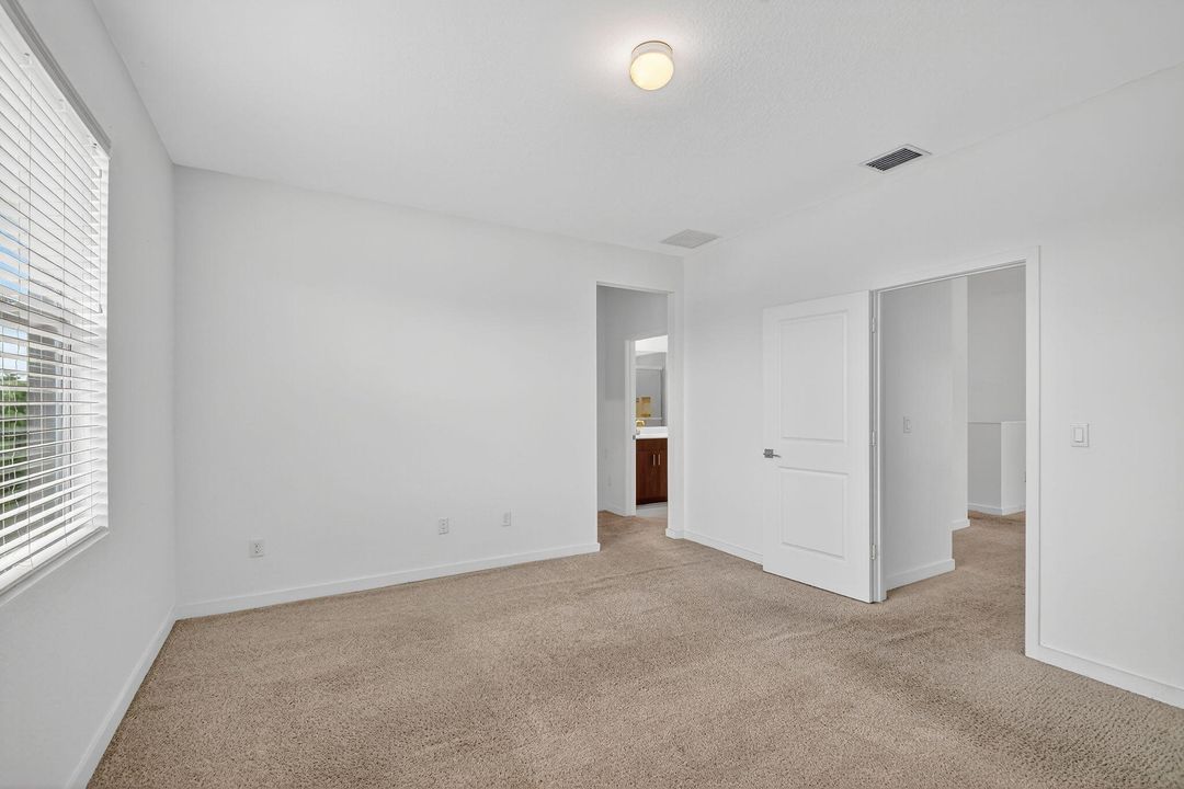 Под контрактом: $513,000 (4 спален, 3 ванн, 1883 Квадратных фут)