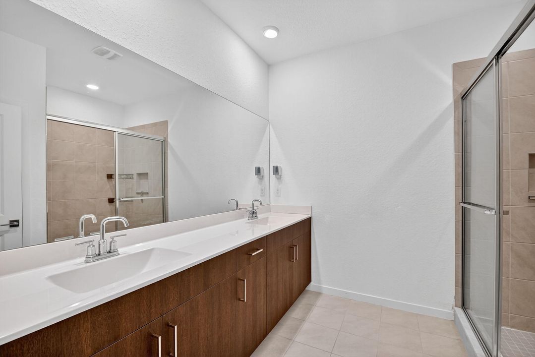 Под контрактом: $513,000 (4 спален, 3 ванн, 1883 Квадратных фут)