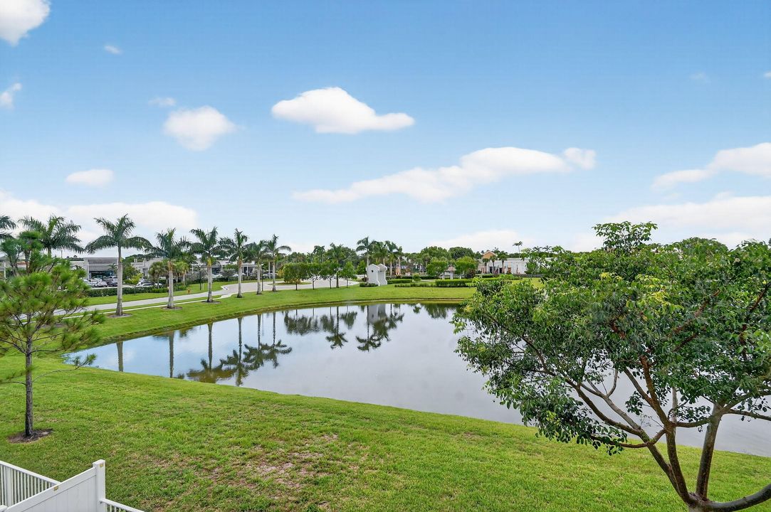 Под контрактом: $513,000 (4 спален, 3 ванн, 1883 Квадратных фут)