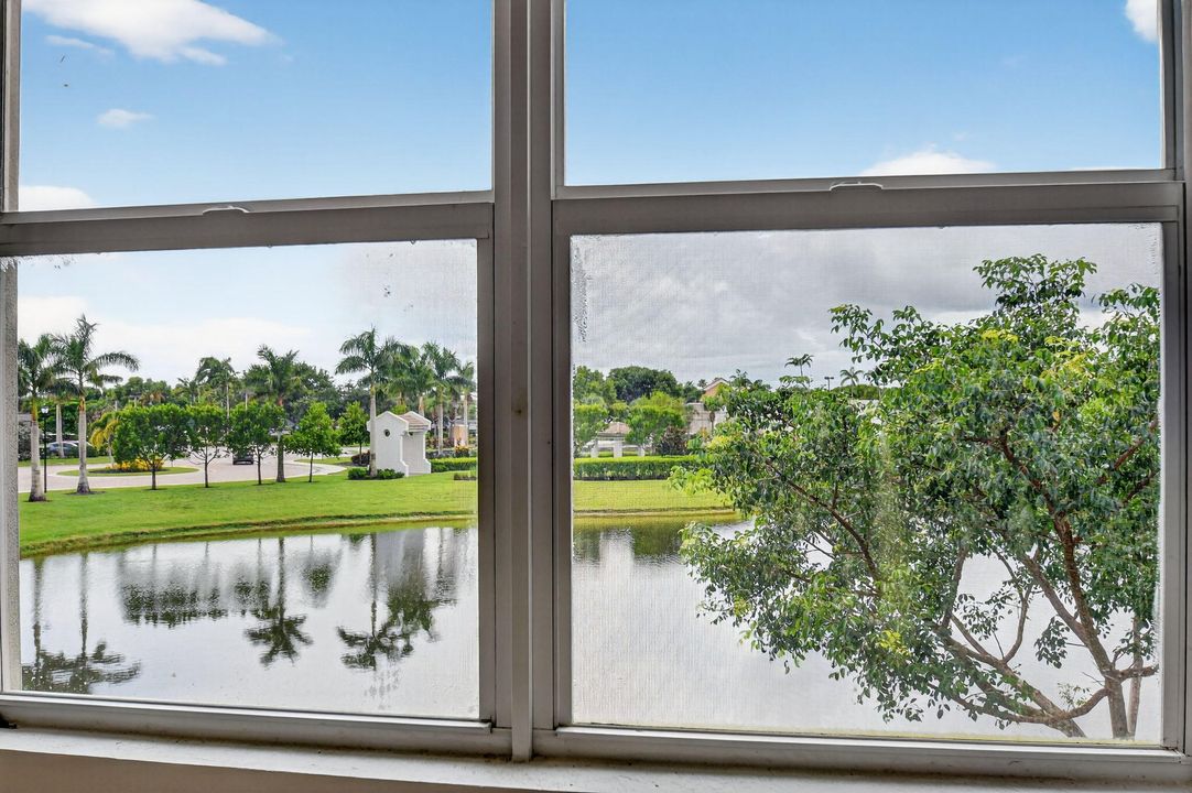 Под контрактом: $513,000 (4 спален, 3 ванн, 1883 Квадратных фут)