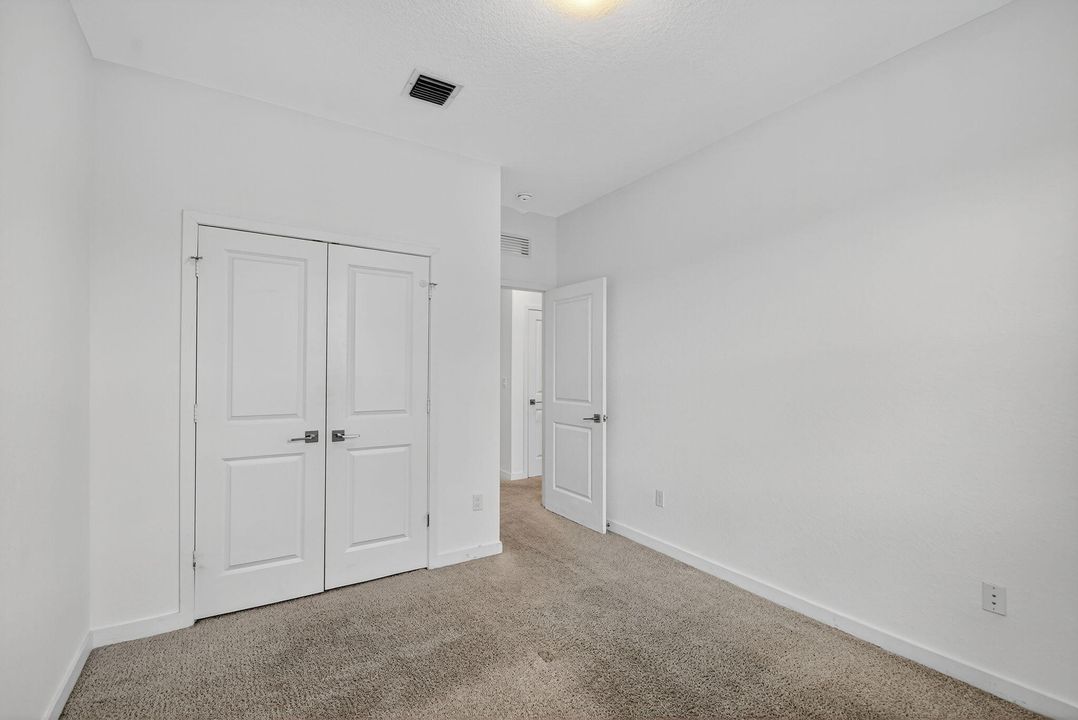 Под контрактом: $513,000 (4 спален, 3 ванн, 1883 Квадратных фут)