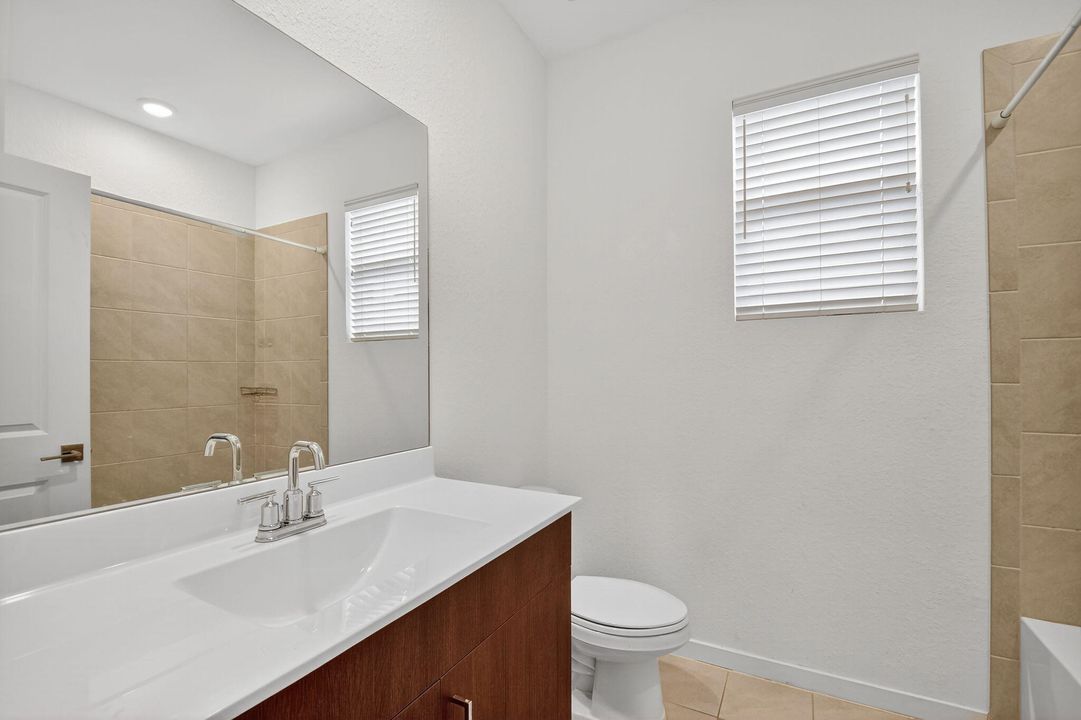 Под контрактом: $513,000 (4 спален, 3 ванн, 1883 Квадратных фут)