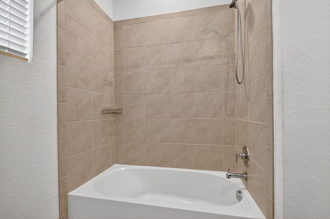 Под контрактом: $513,000 (4 спален, 3 ванн, 1883 Квадратных фут)