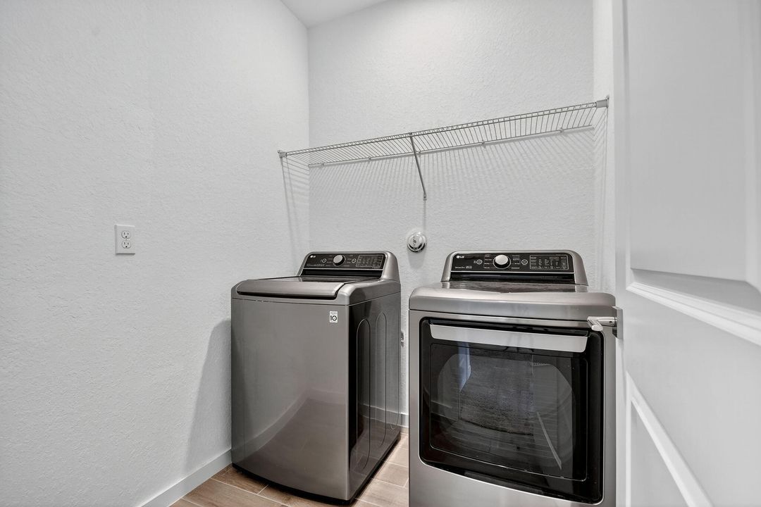 Под контрактом: $513,000 (4 спален, 3 ванн, 1883 Квадратных фут)