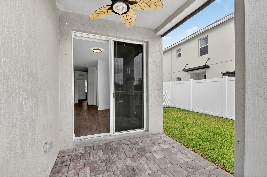 Под контрактом: $513,000 (4 спален, 3 ванн, 1883 Квадратных фут)