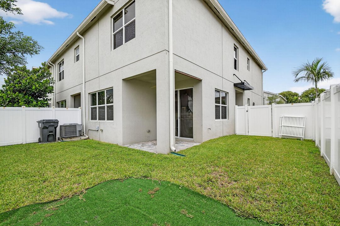 Под контрактом: $513,000 (4 спален, 3 ванн, 1883 Квадратных фут)