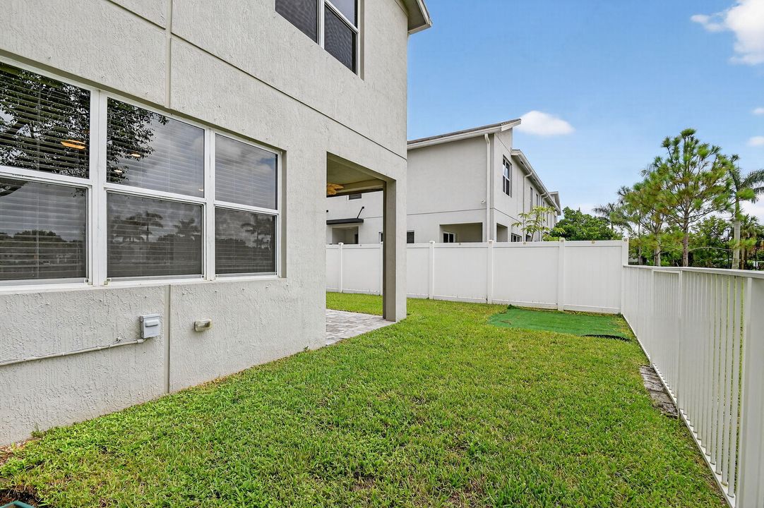 Под контрактом: $513,000 (4 спален, 3 ванн, 1883 Квадратных фут)