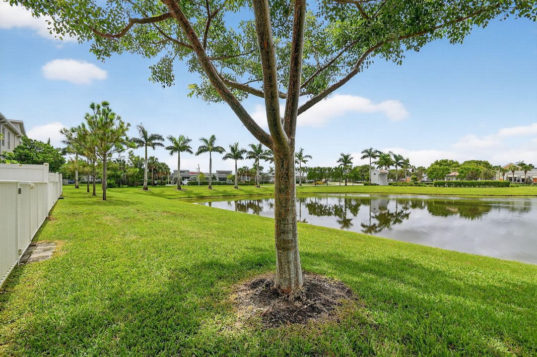 Под контрактом: $513,000 (4 спален, 3 ванн, 1883 Квадратных фут)