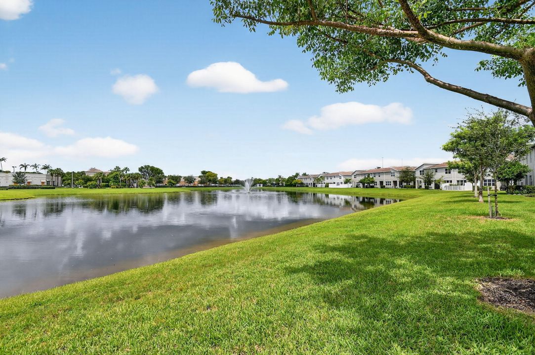 Под контрактом: $513,000 (4 спален, 3 ванн, 1883 Квадратных фут)