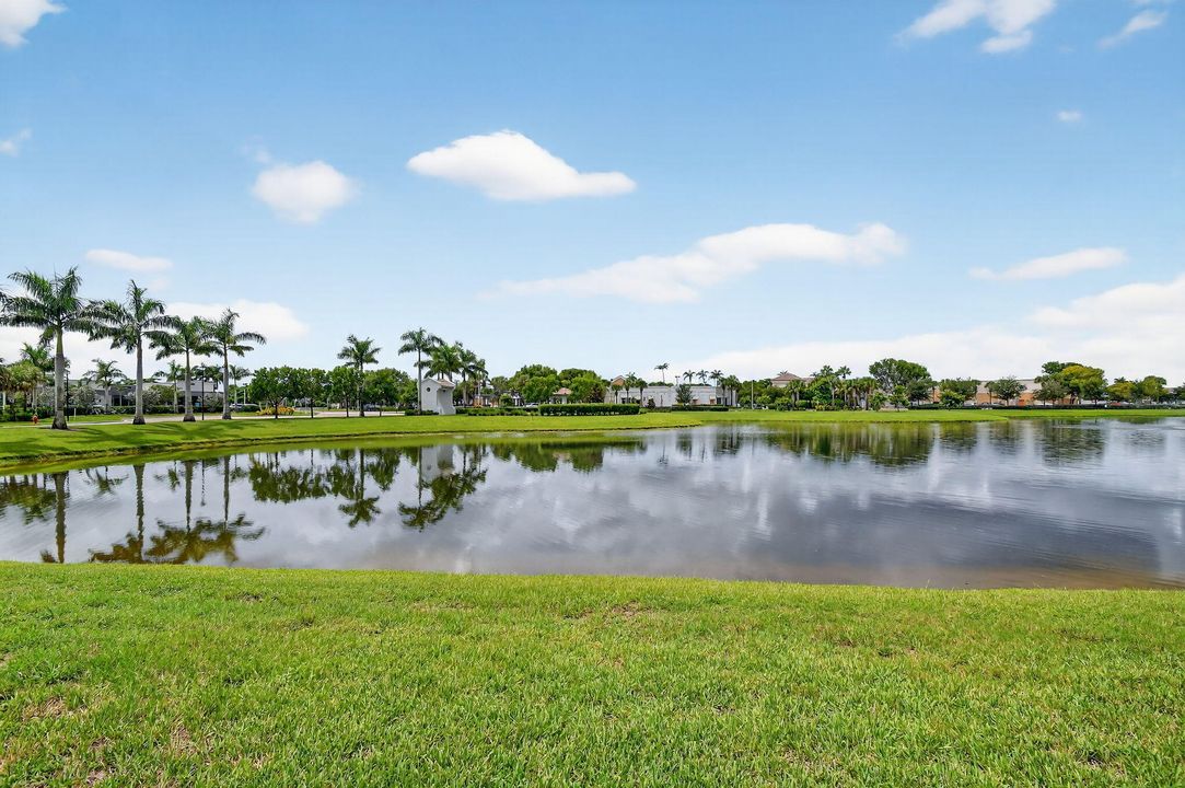 Под контрактом: $513,000 (4 спален, 3 ванн, 1883 Квадратных фут)