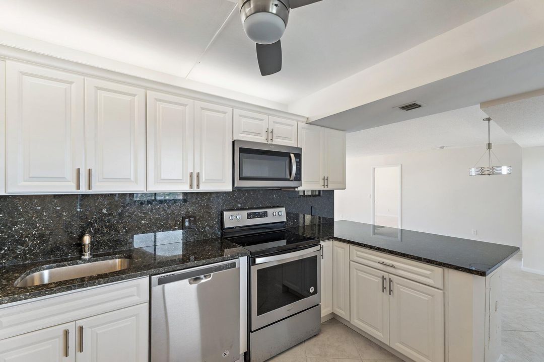 На продажу: $675,000 (2 спален, 2 ванн, 1170 Квадратных фут)