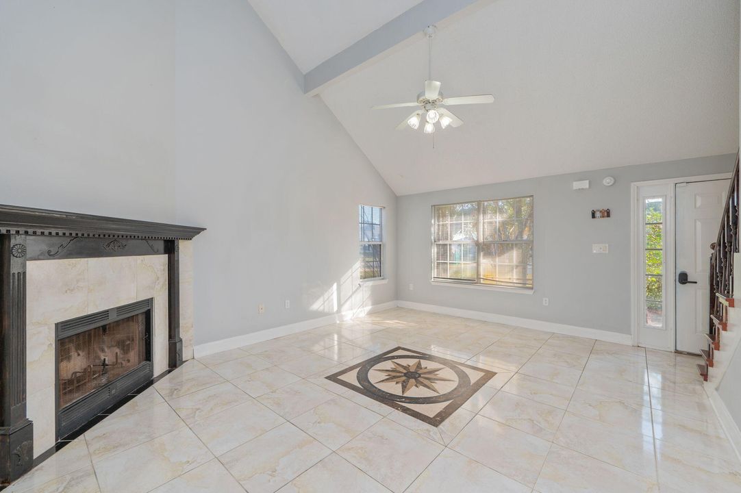 待售: $335,000 (4 贝兹, 3 浴室, 1784 平方英尺)