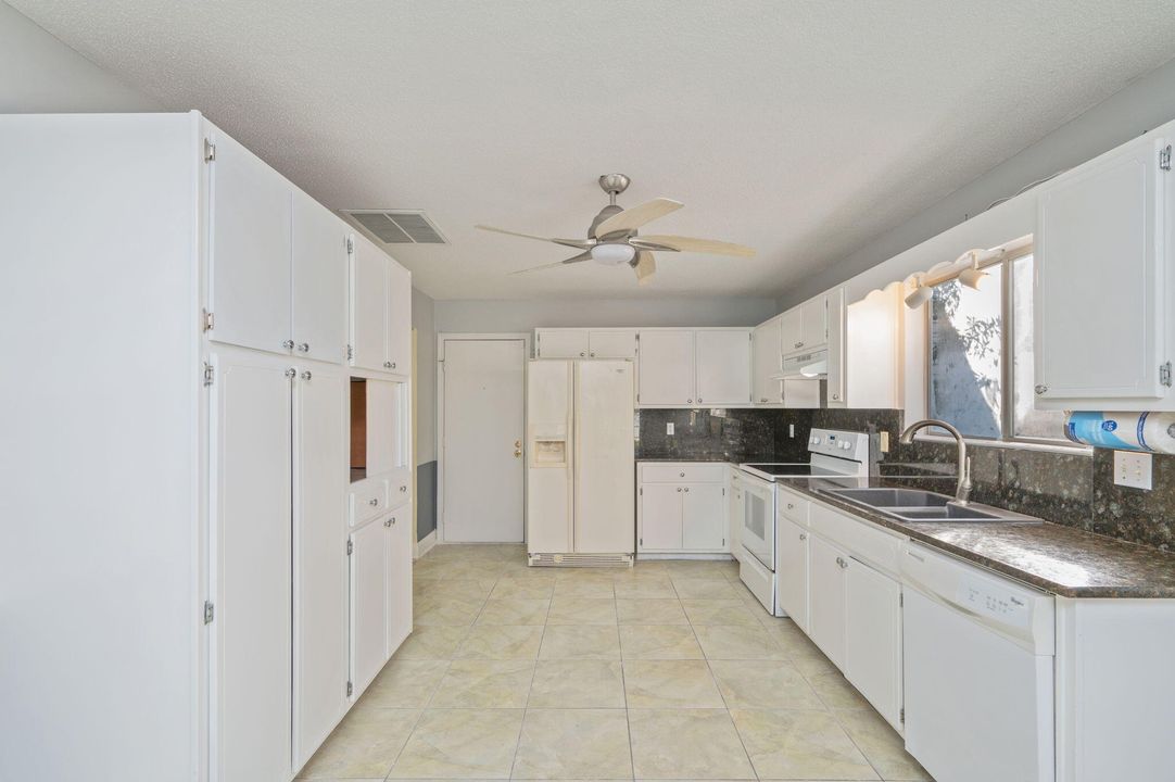 待售: $335,000 (4 贝兹, 3 浴室, 1784 平方英尺)