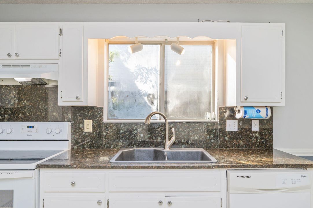 待售: $335,000 (4 贝兹, 3 浴室, 1784 平方英尺)