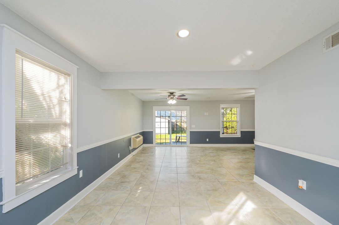 待售: $335,000 (4 贝兹, 3 浴室, 1784 平方英尺)