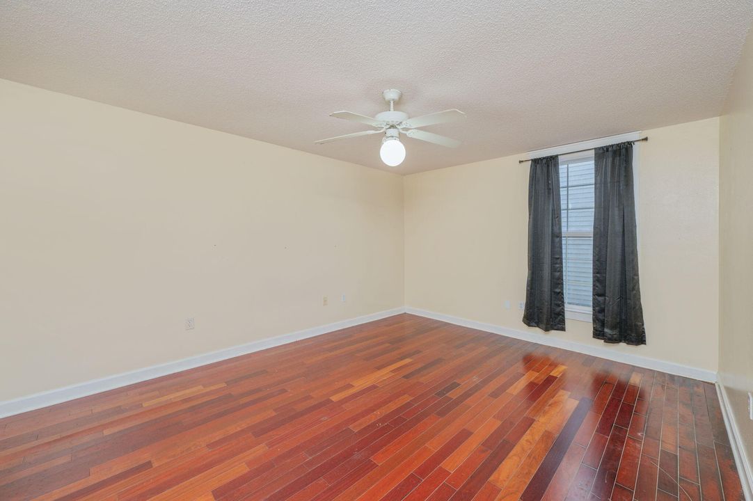 待售: $335,000 (4 贝兹, 3 浴室, 1784 平方英尺)