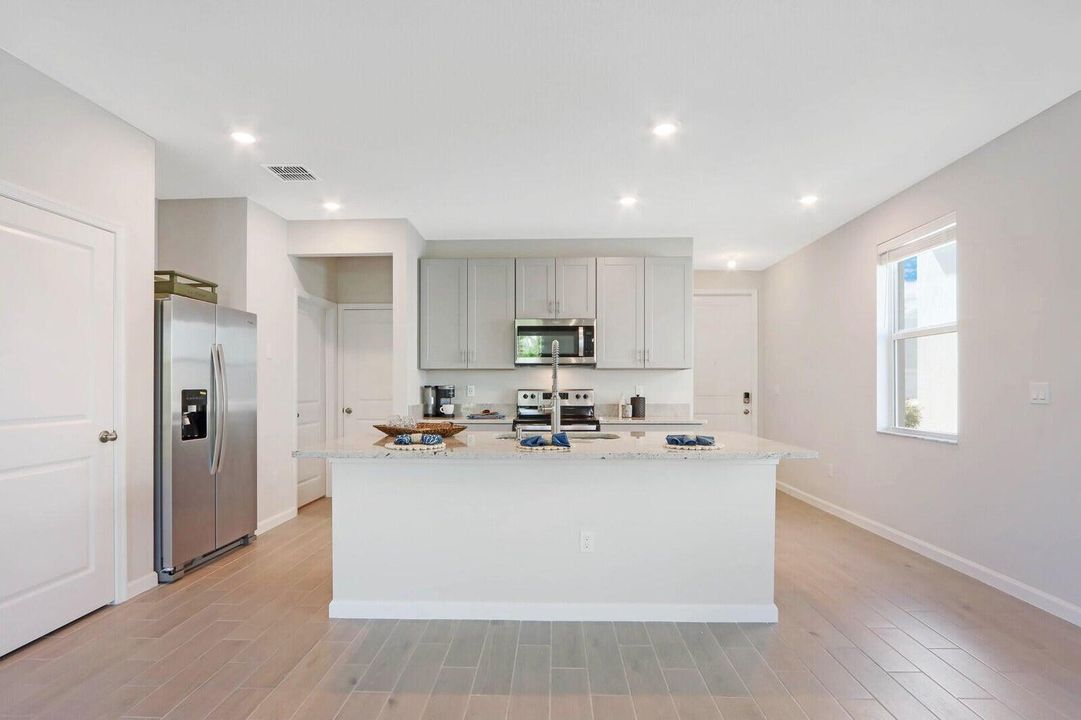 出租: $2,550 (3 贝兹, 2 浴室, 1804 平方英尺)