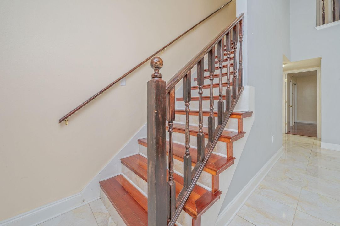 待售: $335,000 (4 贝兹, 3 浴室, 1784 平方英尺)