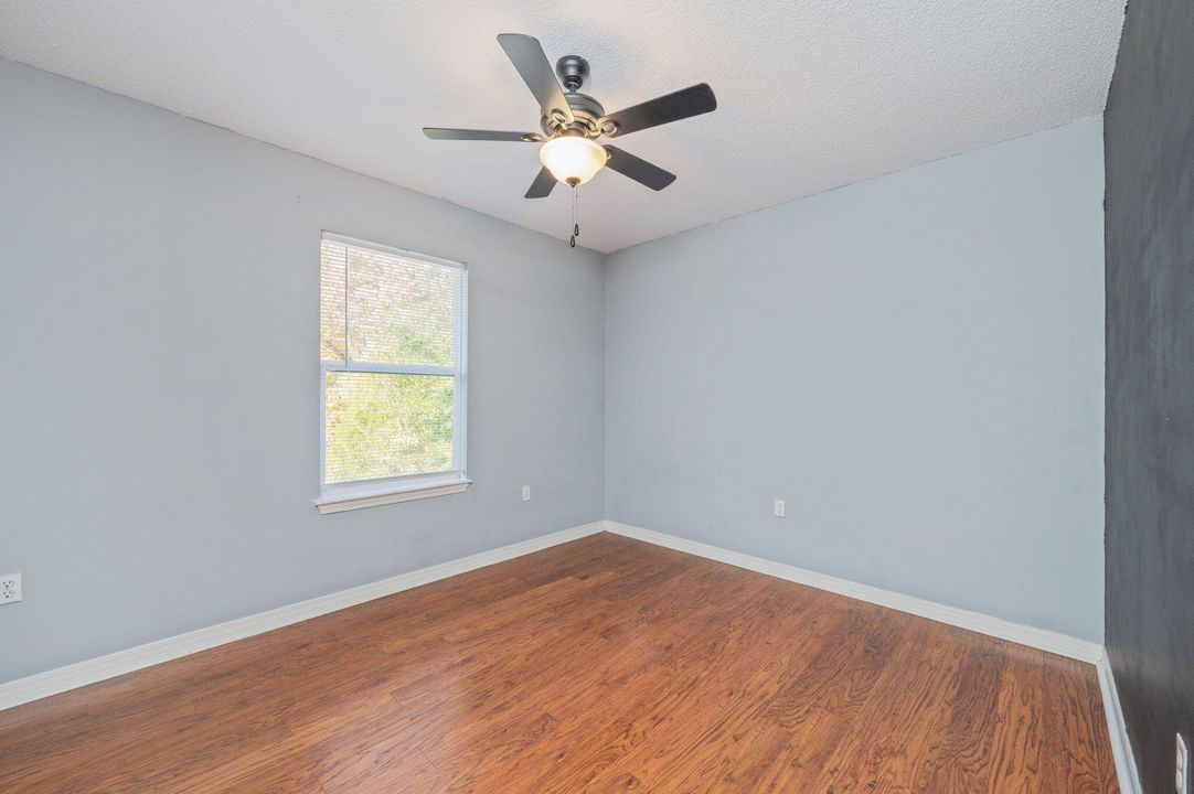 待售: $335,000 (4 贝兹, 3 浴室, 1784 平方英尺)