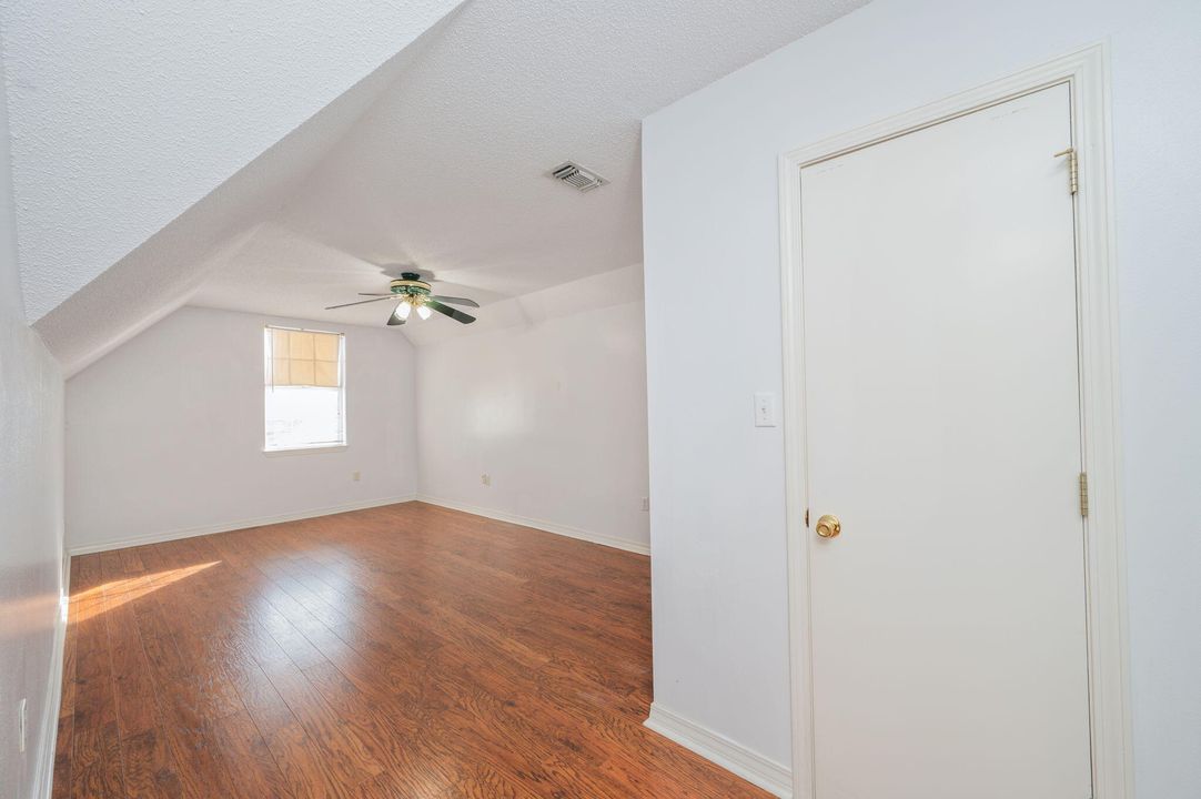 待售: $335,000 (4 贝兹, 3 浴室, 1784 平方英尺)