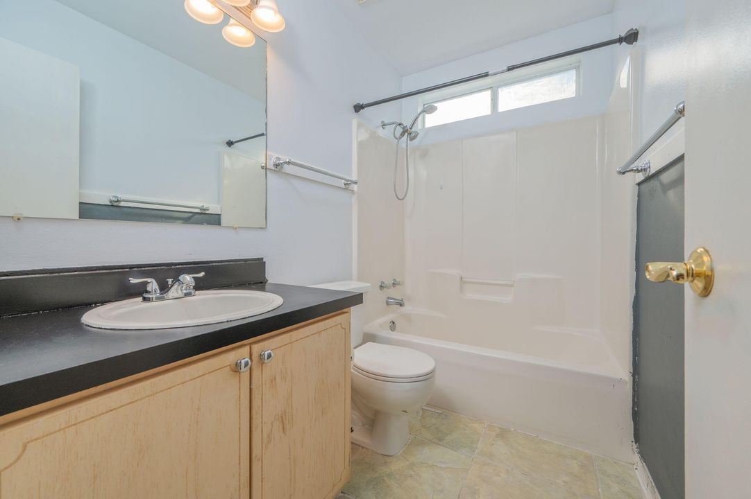 待售: $335,000 (4 贝兹, 3 浴室, 1784 平方英尺)