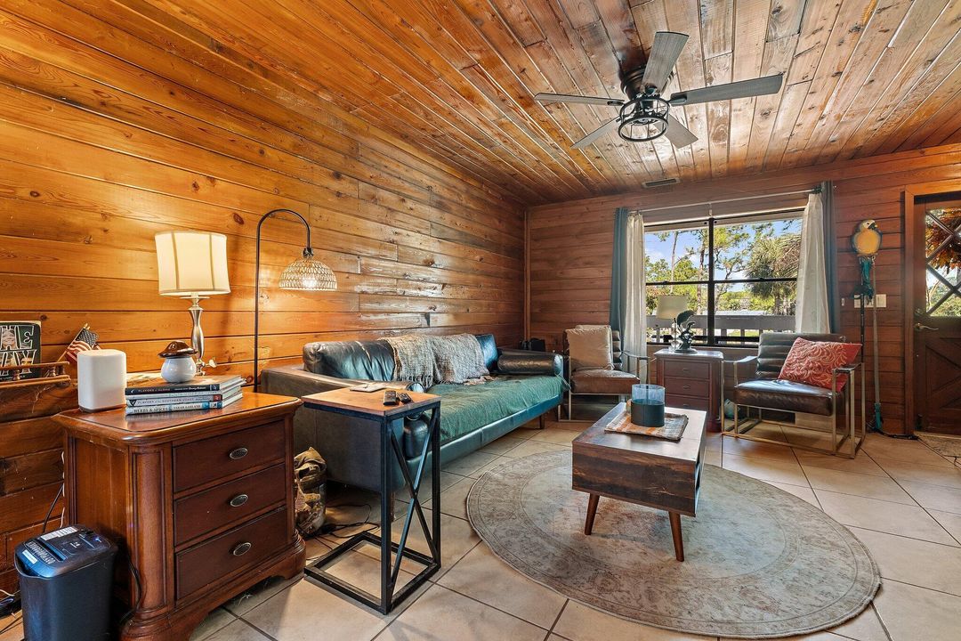 For Sale: $550,000 (3 beds, 2 baths, 1234 Square Feet)