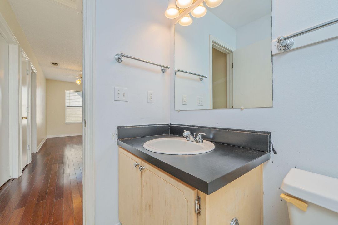 待售: $335,000 (4 贝兹, 3 浴室, 1784 平方英尺)