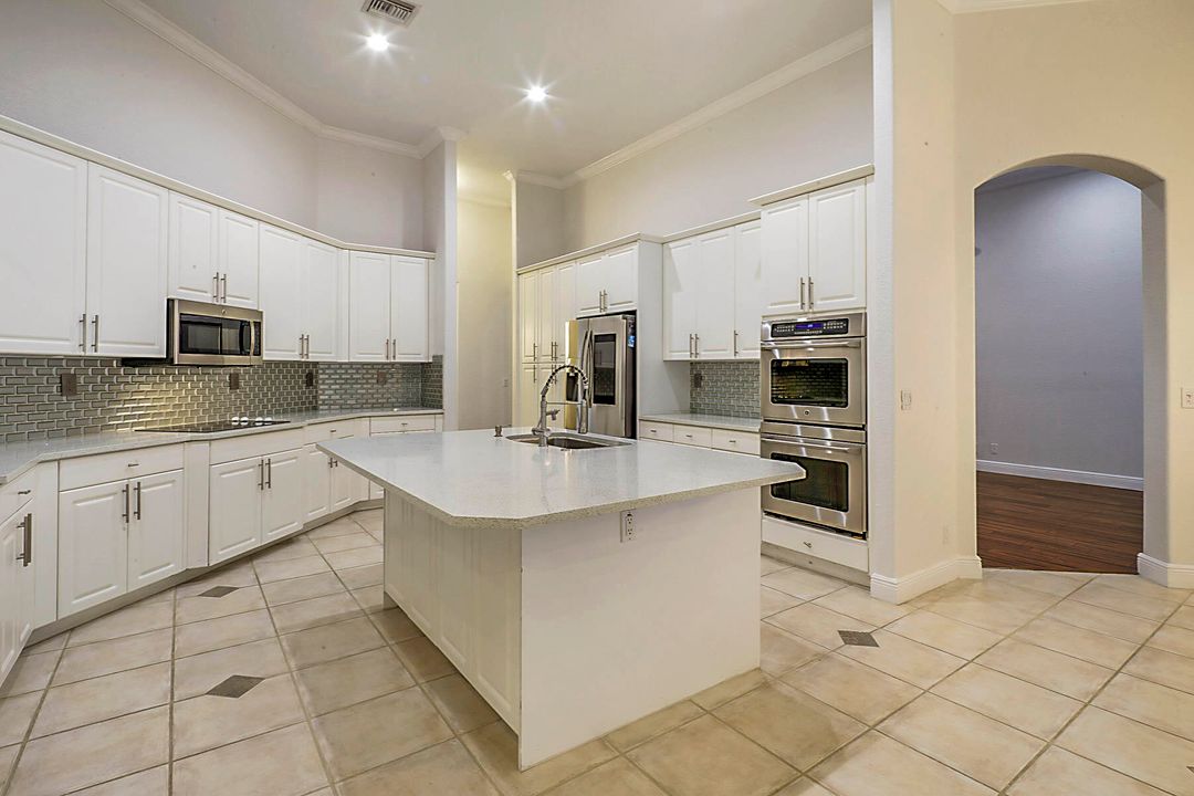 待售: $824,900 (5 贝兹, 3 浴室, 3080 平方英尺)