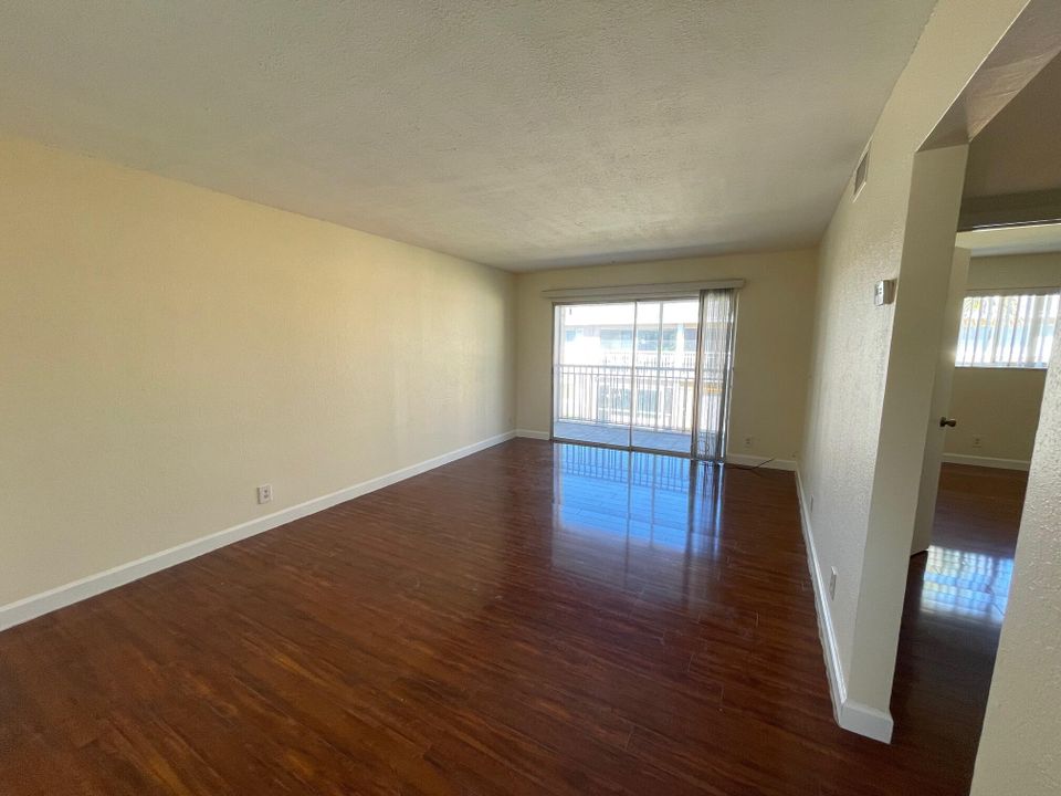 В аренду: $1,750 (2 спален, 1 ванн, 756 Квадратных фут)