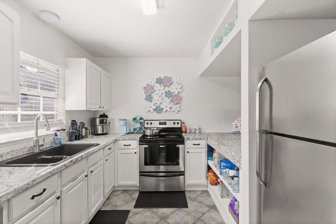 待售: $260,000 (2 贝兹, 2 浴室, 978 平方英尺)