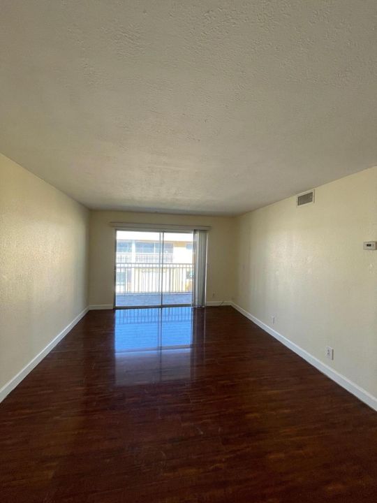 В аренду: $1,750 (2 спален, 1 ванн, 756 Квадратных фут)