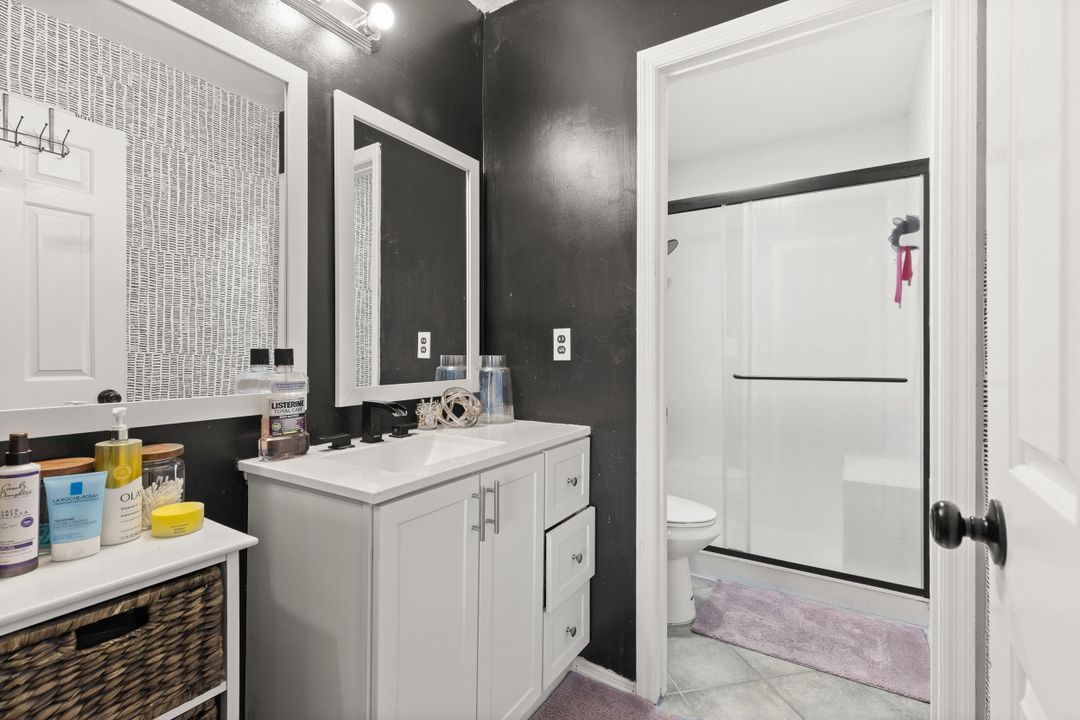 待售: $260,000 (2 贝兹, 2 浴室, 978 平方英尺)