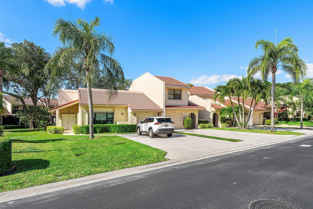 For Sale: $620,000 (2 beds, 2 baths, 1562 Square Feet)