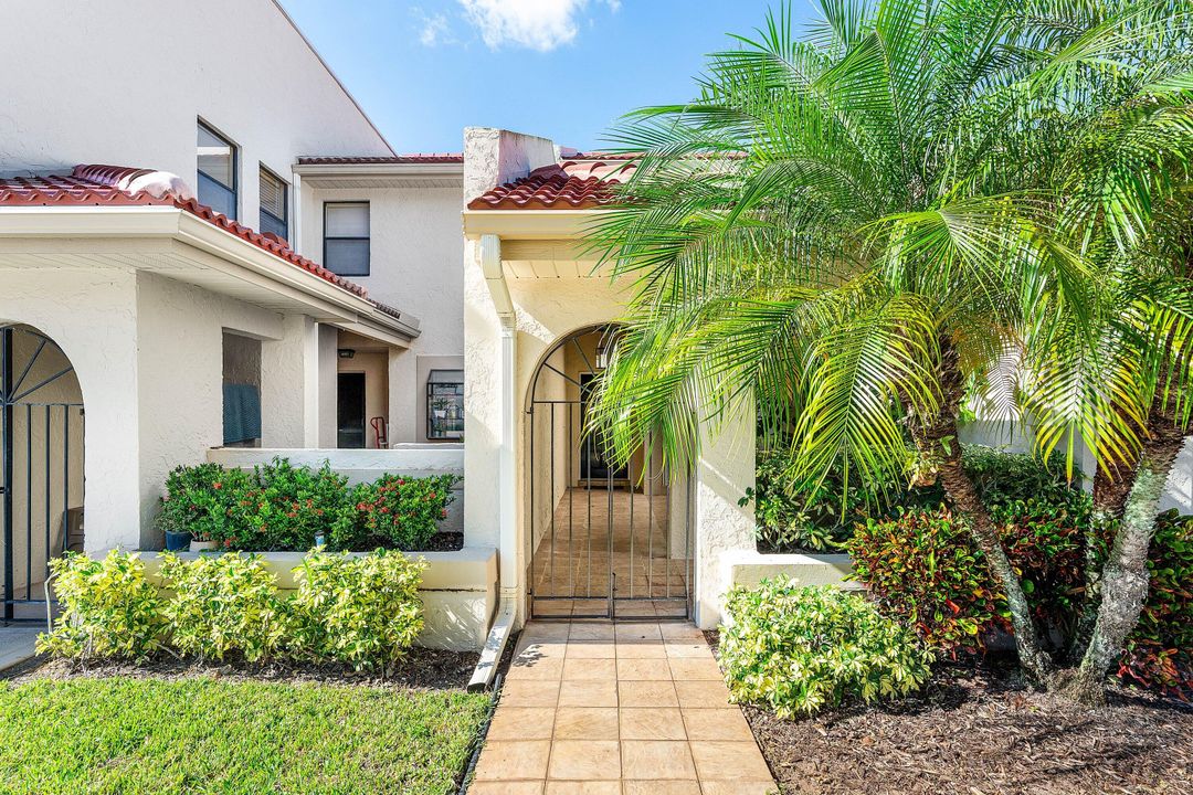 For Sale: $620,000 (2 beds, 2 baths, 1562 Square Feet)