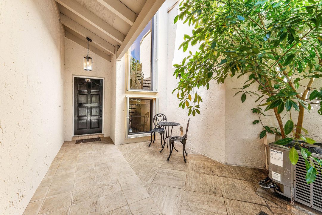 For Sale: $620,000 (2 beds, 2 baths, 1562 Square Feet)