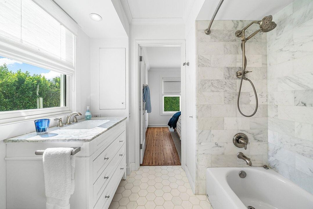 For Sale: $22,995,000 (6 beds, 6 baths, 5200 Square Feet)