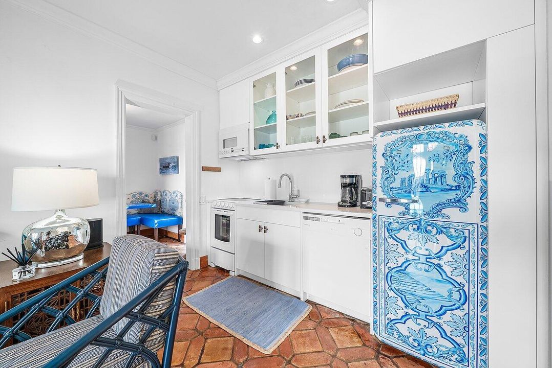 For Sale: $22,995,000 (6 beds, 6 baths, 5200 Square Feet)